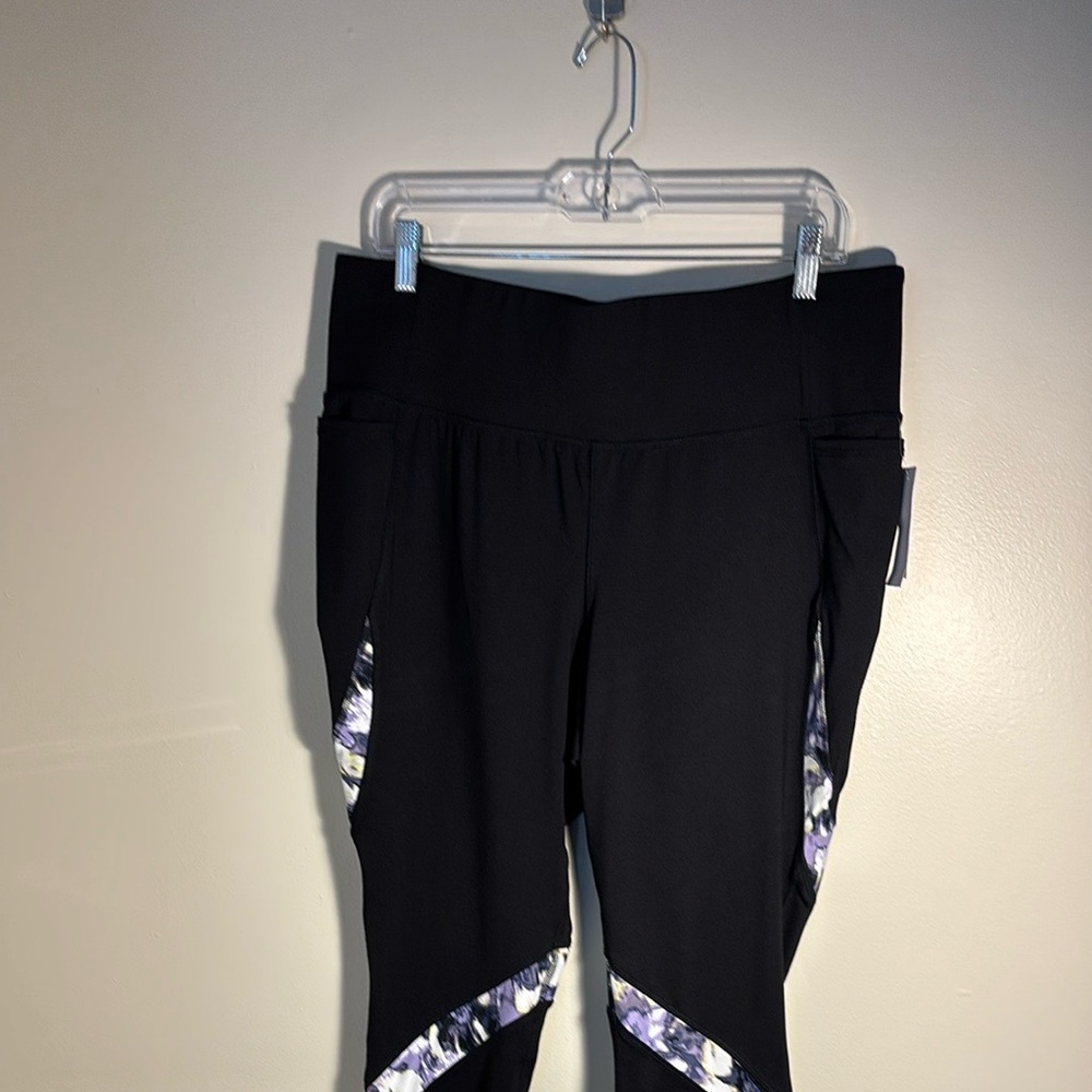 Livi Active Black Leggings with Stylish Diagonal Panels